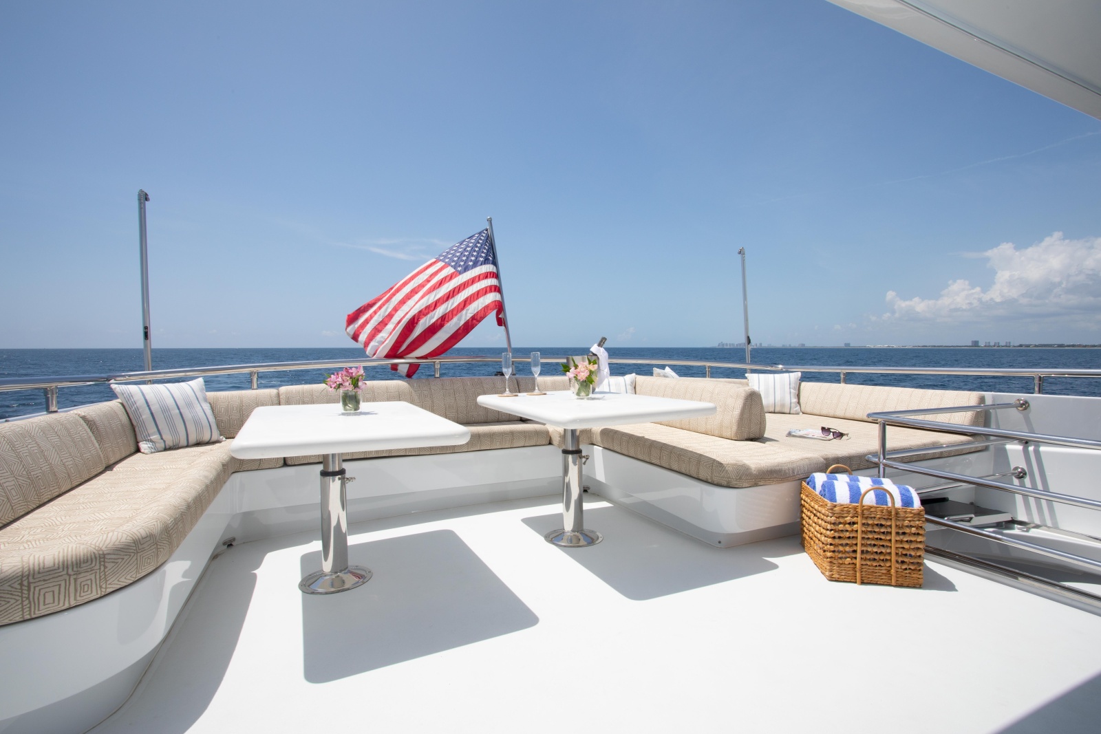 82' 2007 Horizon Elegance 82