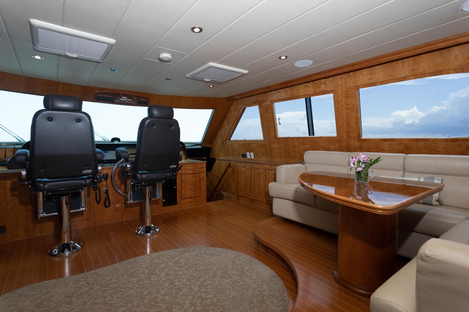 82' 2007 Horizon Elegance 82