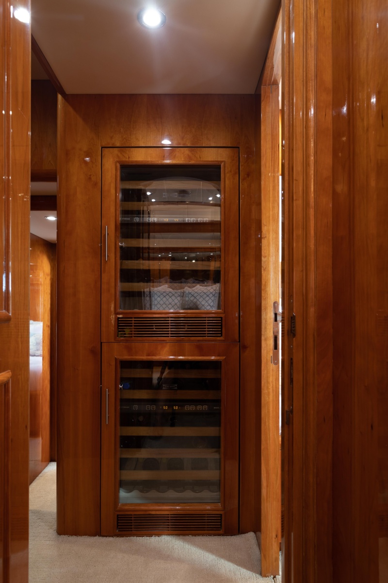 82' 2007 Horizon Elegance 82