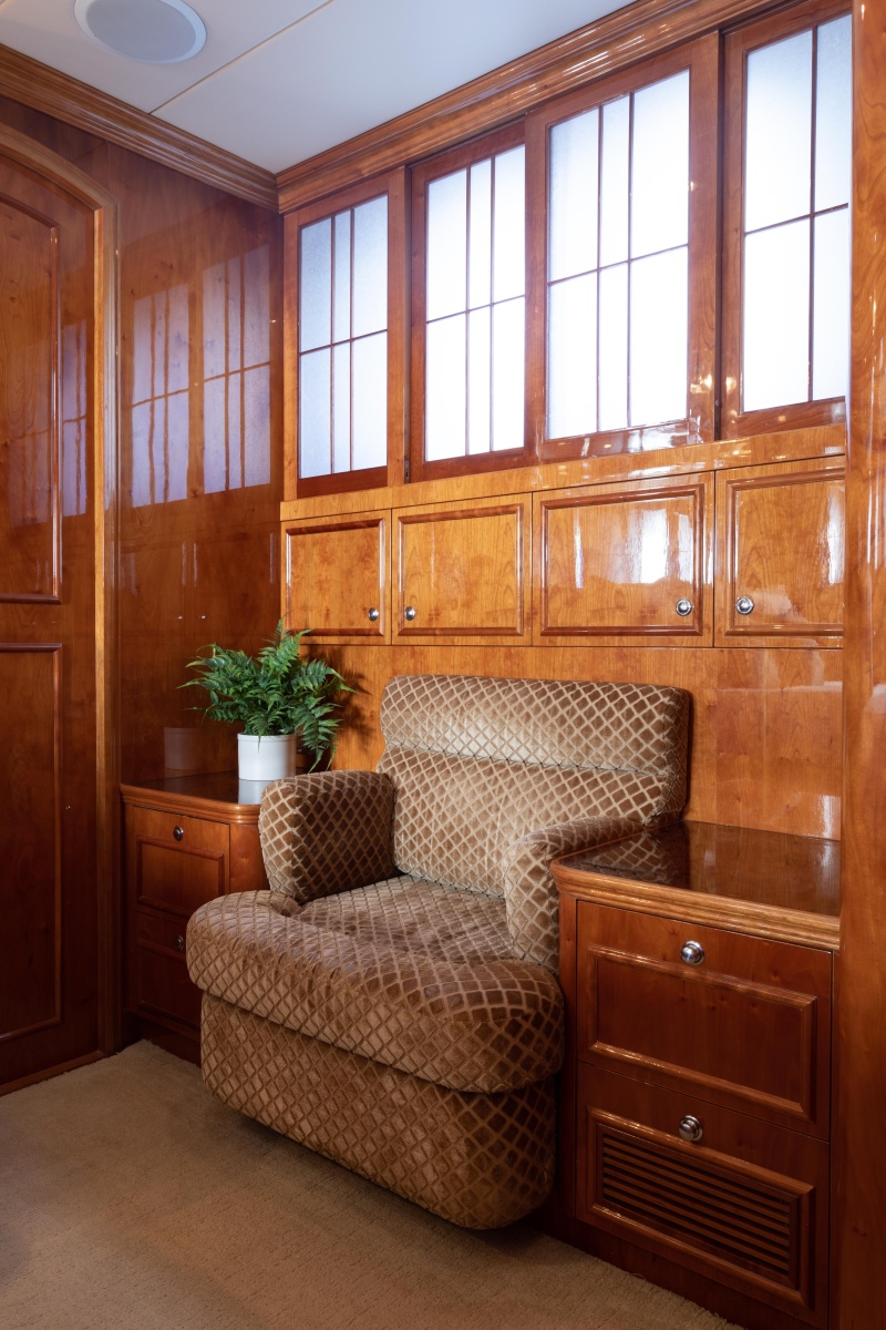 82' 2007 Horizon Elegance 82