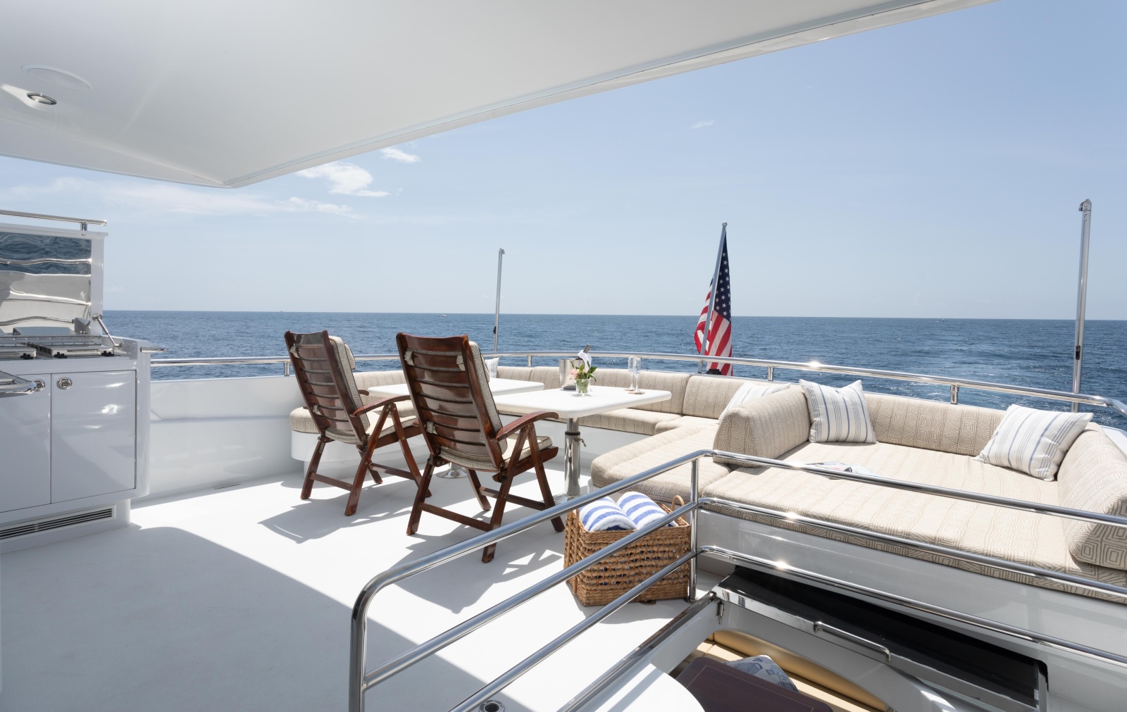 82' 2007 Horizon Elegance 82