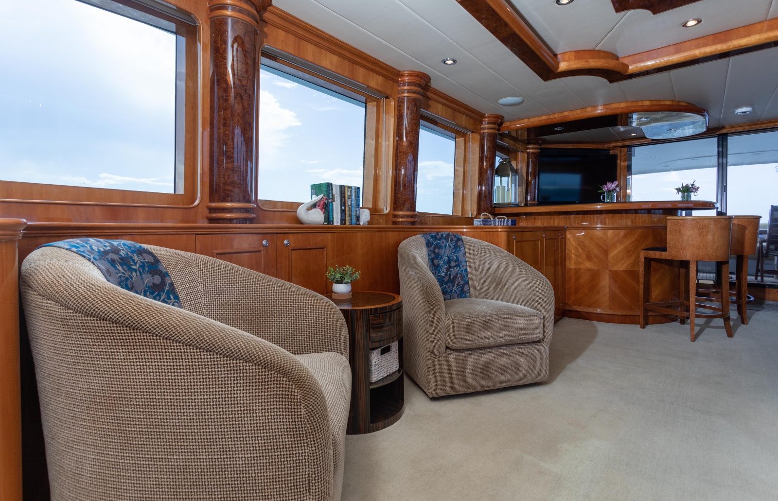 82' 2007 Horizon Elegance 82