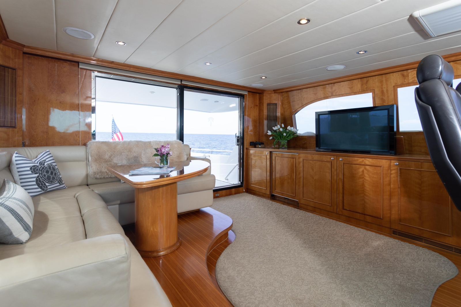 82' 2007 Horizon Elegance 82