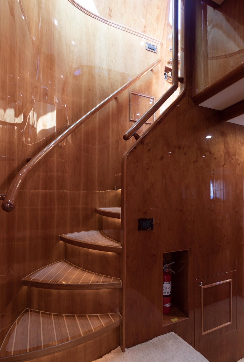 82' 2007 Horizon Elegance 82