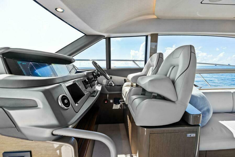 55' 2022 Princess F55