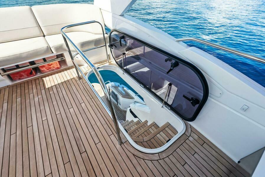 55' 2022 Princess F55