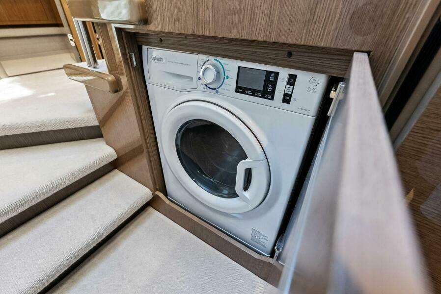 55' 2022 Princess F55