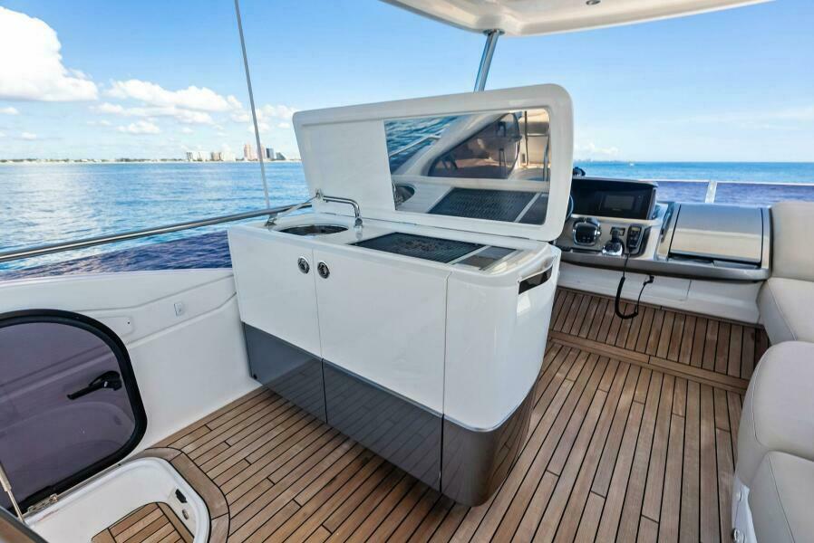 55' 2022 Princess F55