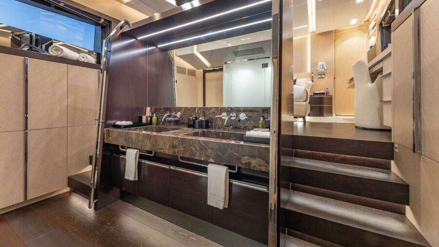 Master Stateroom Bath 