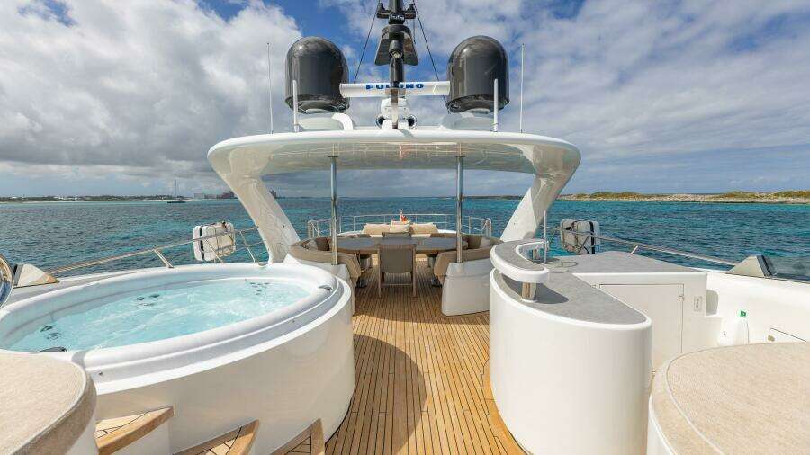 Sundeck Looking Aft 