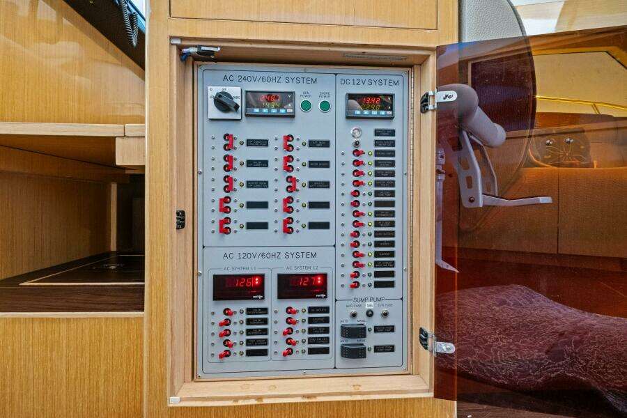 2018 Outboard Express Catamaran 47