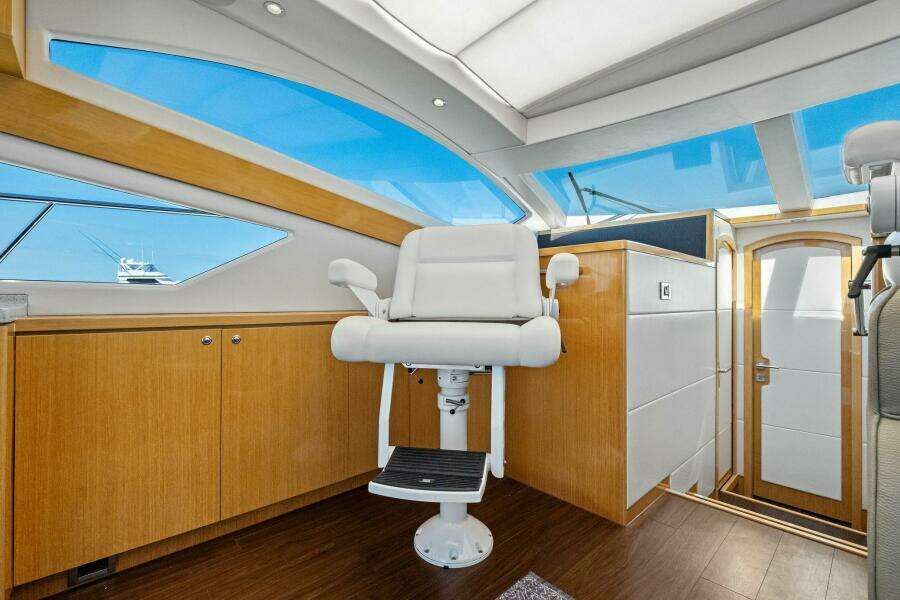 2018 Outboard Express Catamaran 47