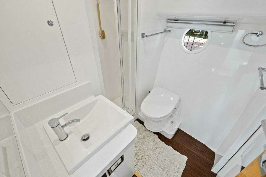 2018 Outboard Express Catamaran 47 - Head