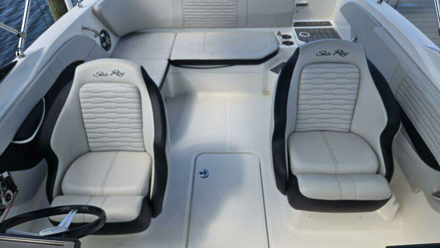 21ft Sea Ray Yacht For Sale