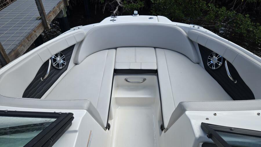 21' 2023 Sea Ray SPX 210 OB