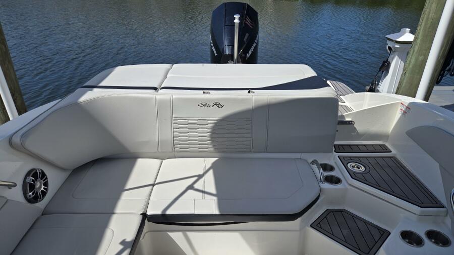 21' 2023 Sea Ray SPX 210 OB