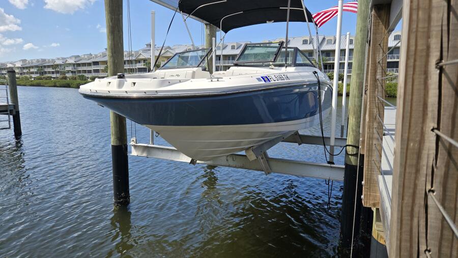 21' 2023 Sea Ray SPX 210 OB