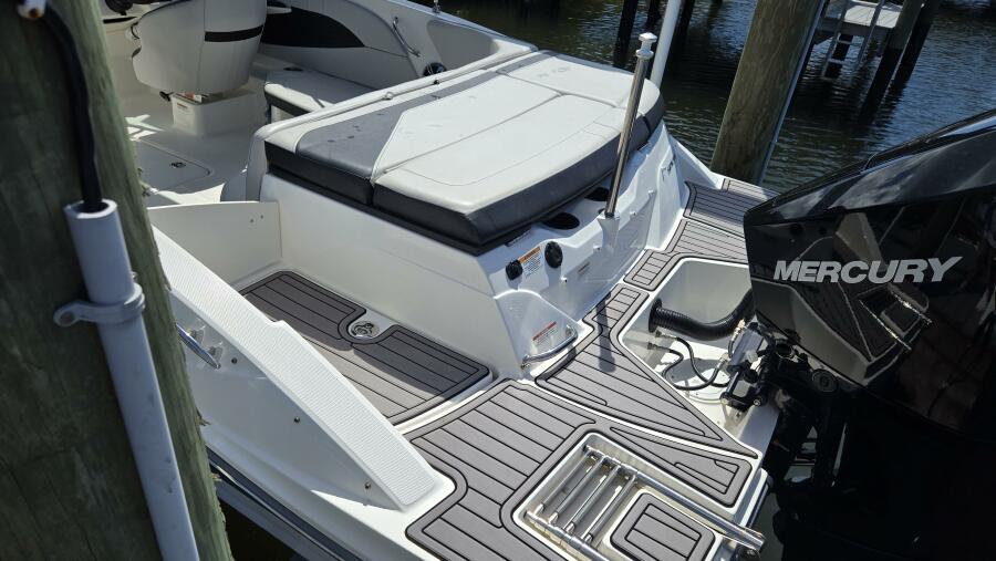21' 2023 Sea Ray SPX 210 OB