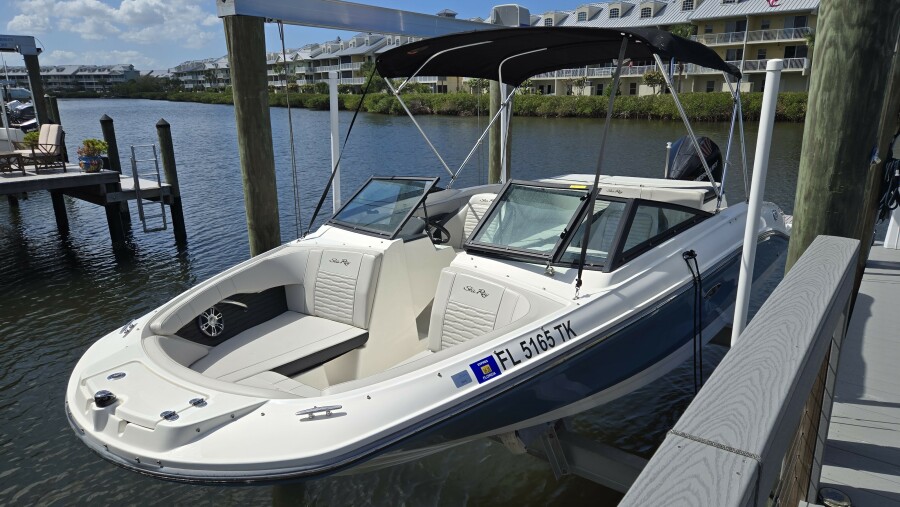 21' 2023 Sea Ray SPX 210 OB