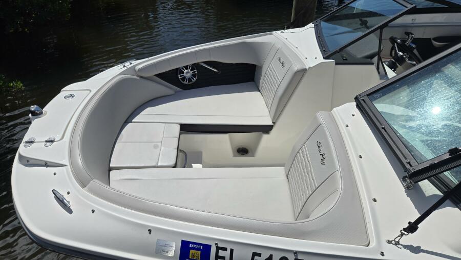 21' 2023 Sea Ray SPX 210 OB