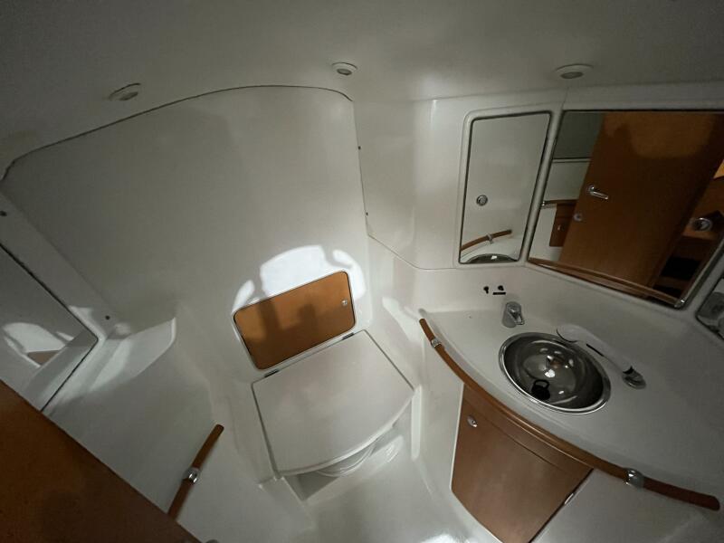 42' 1999 Beneteau First 42s7