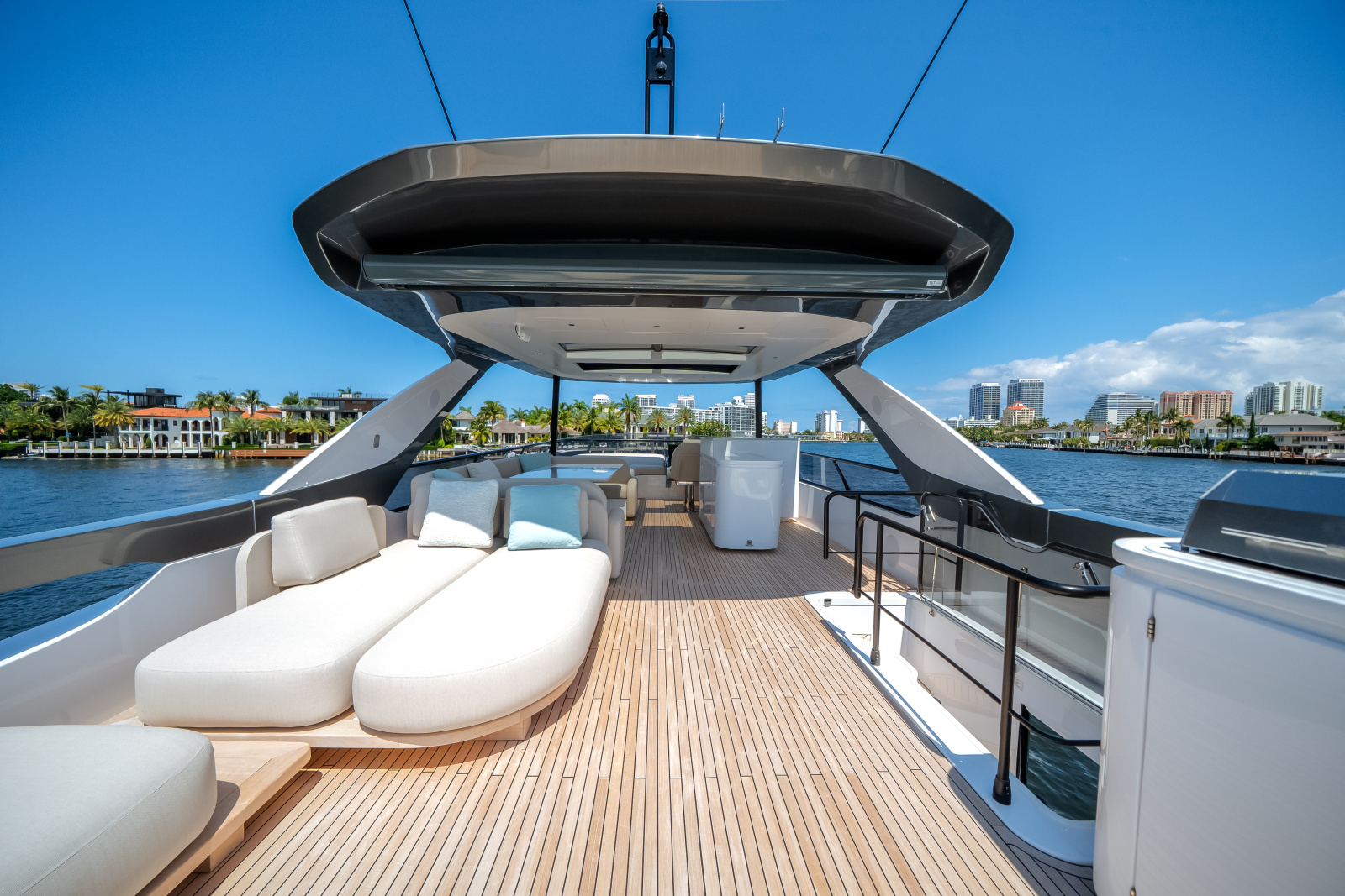 72ft Azimut Yacht For Sale