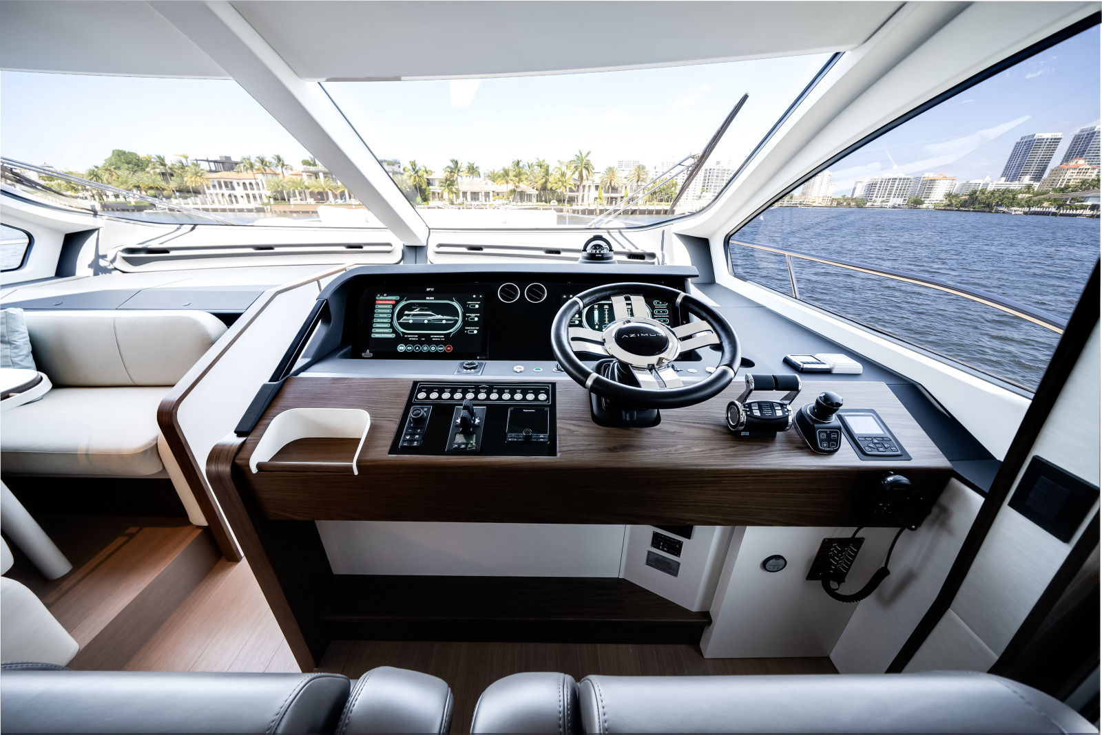 72ft Azimut Yacht For Sale