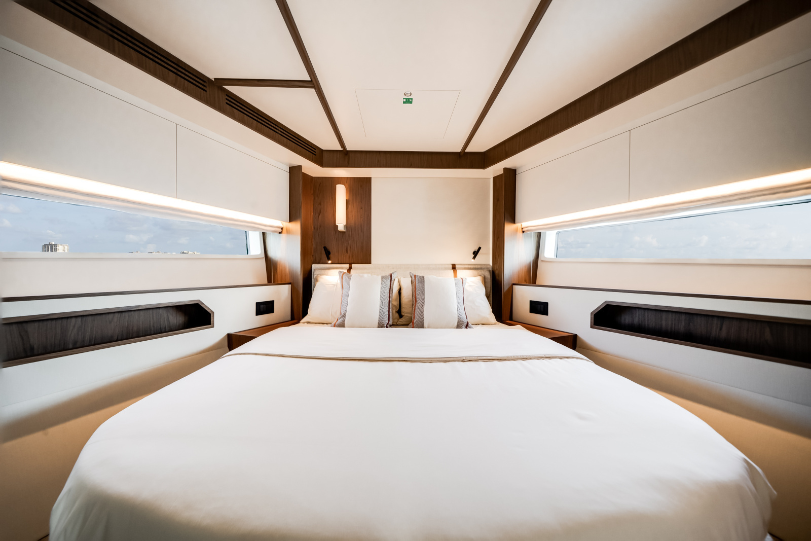 72ft Azimut Yacht For Sale