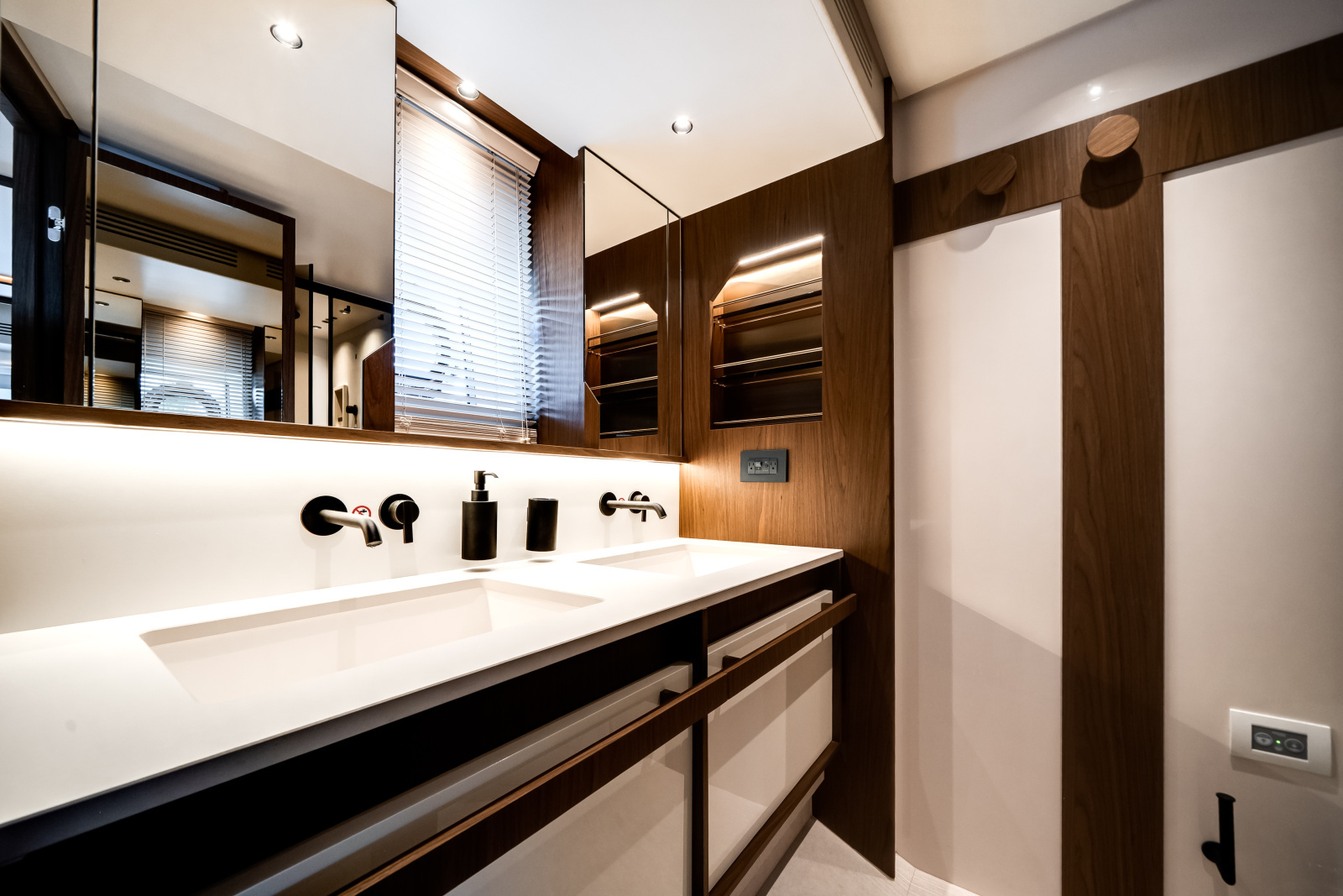 72ft Azimut Yacht For Sale