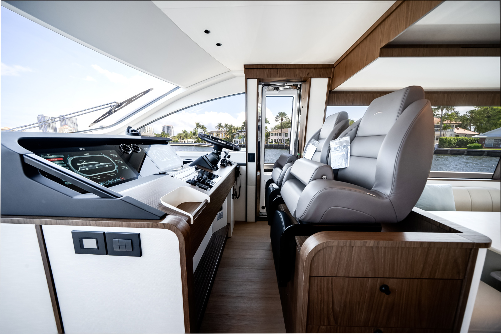 72ft Azimut Yacht For Sale
