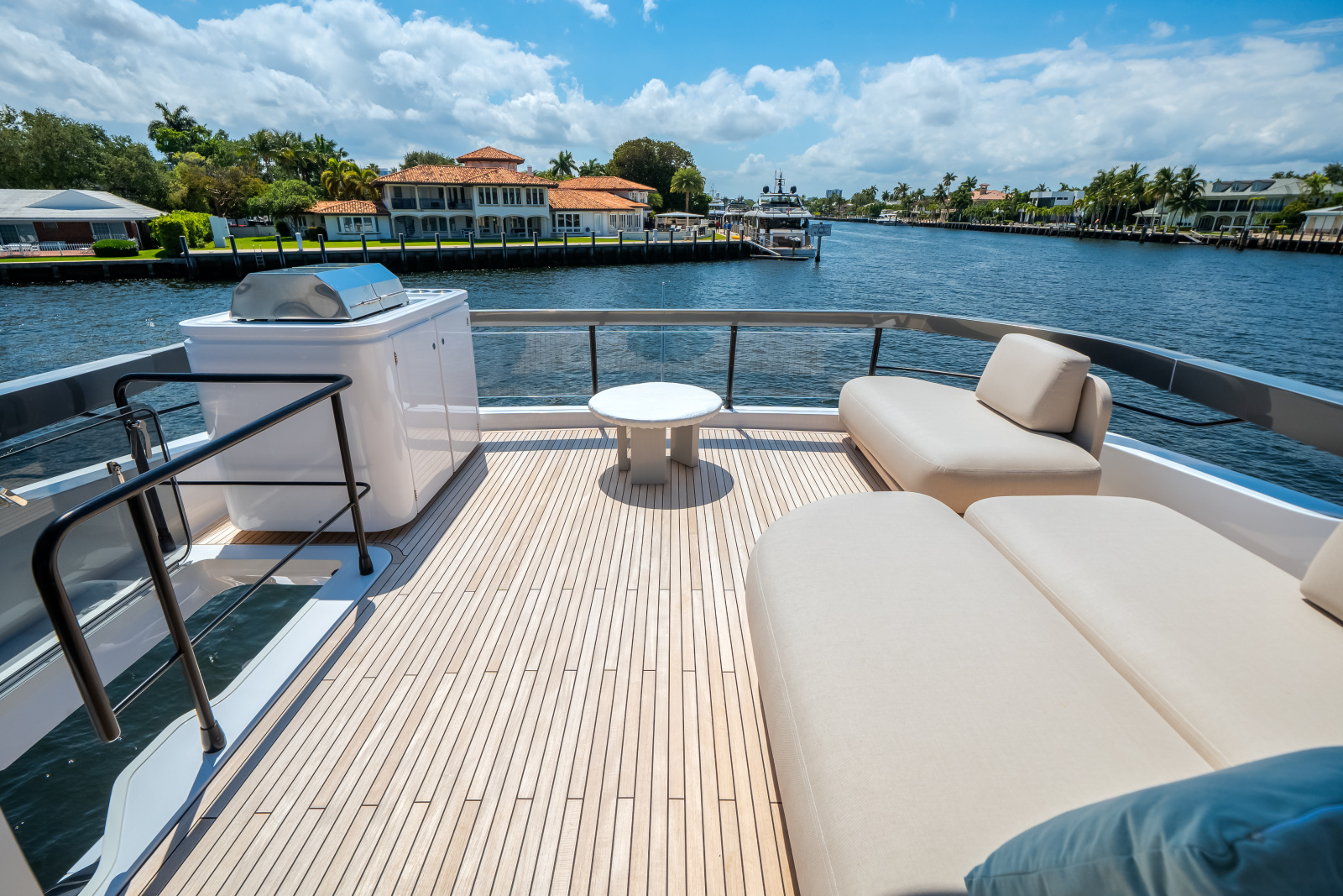 72ft Azimut Yacht For Sale