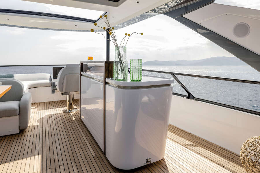 72ft Azimut Yacht For Sale