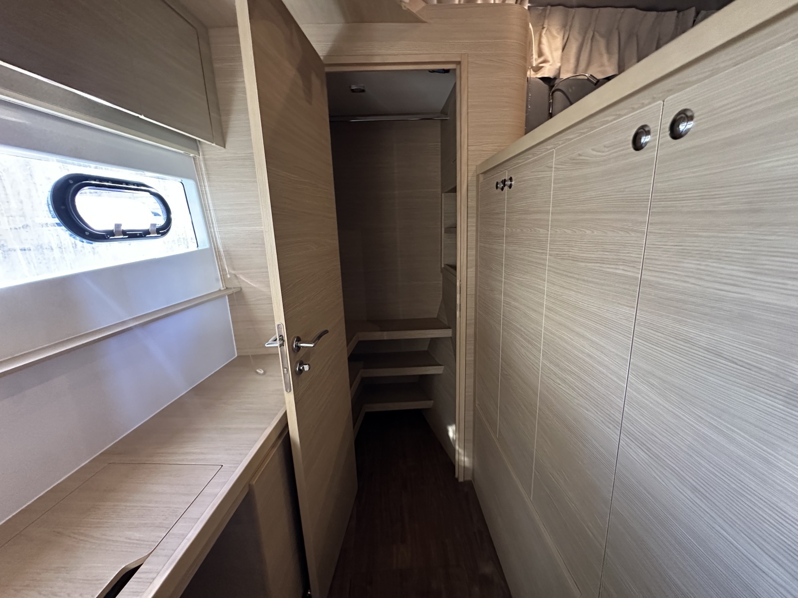 2024 Aquila 54 Yacht