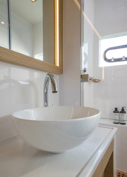 54' 2024 Aquila 54 Yacht