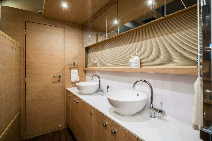 54ft Aquila Yacht For Sale