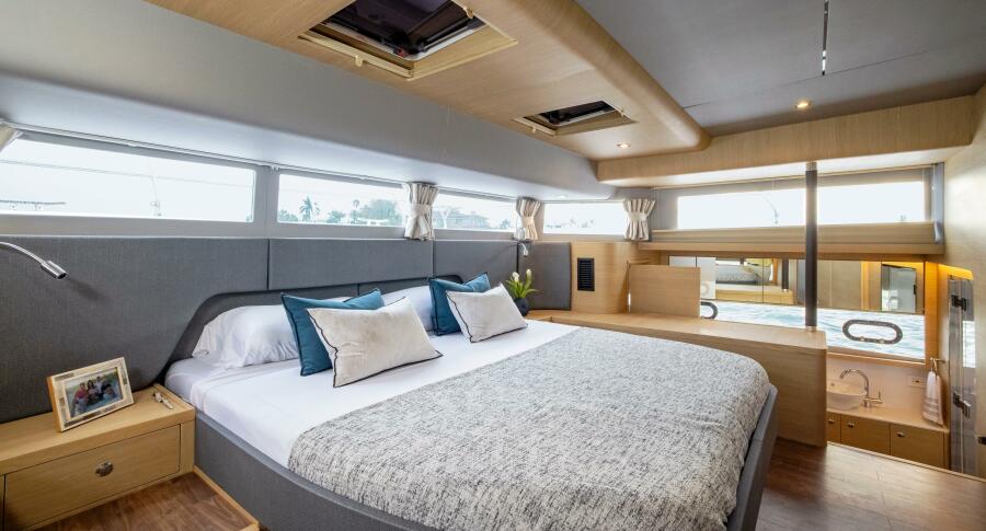 54' 2024 Aquila 54 Yacht