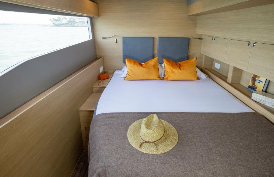 54' 2024 Aquila 54 Yacht