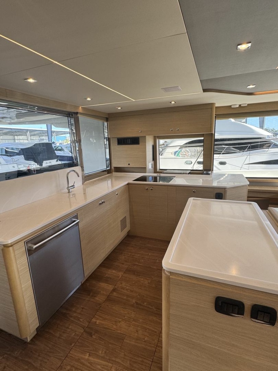 2024 Aquila 54 Yacht