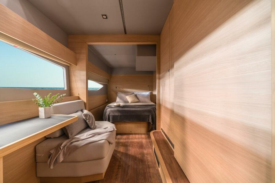 54' 2024 Aquila 54 Yacht