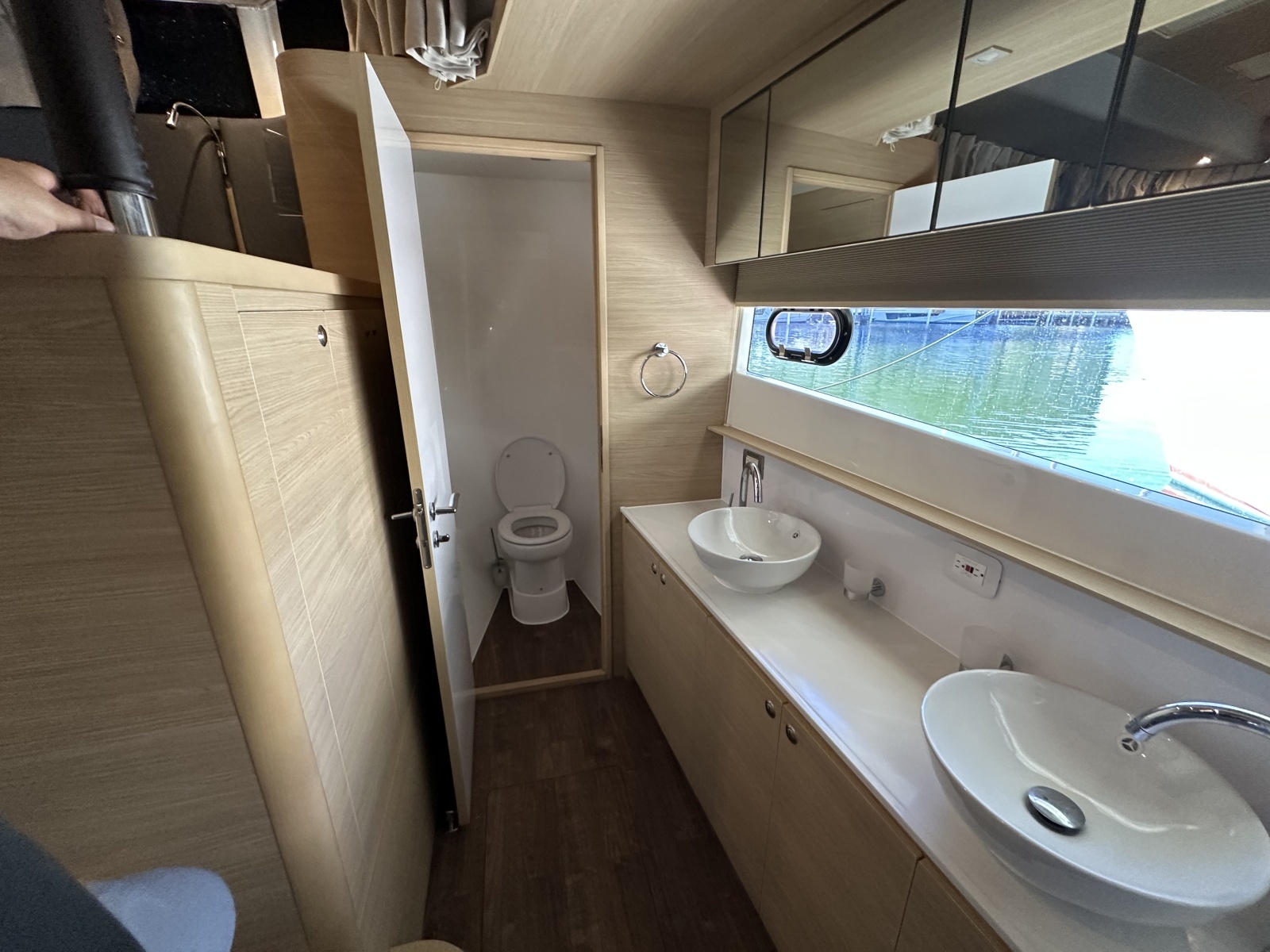 2024 Aquila 54 Yacht