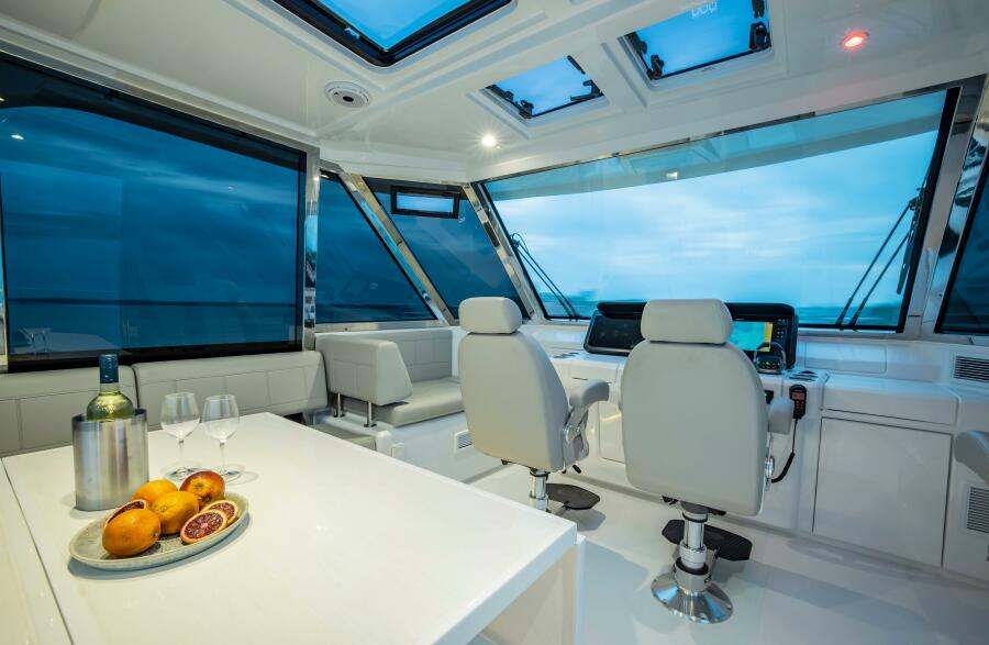 54' 2024 Aquila 54 Yacht