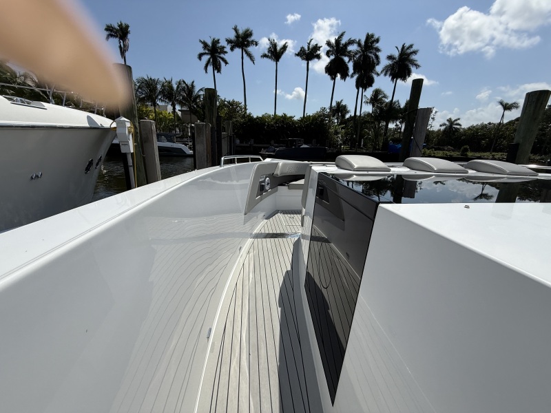 50' 2024 Cruisers Yachts 50 GLS Outboard
