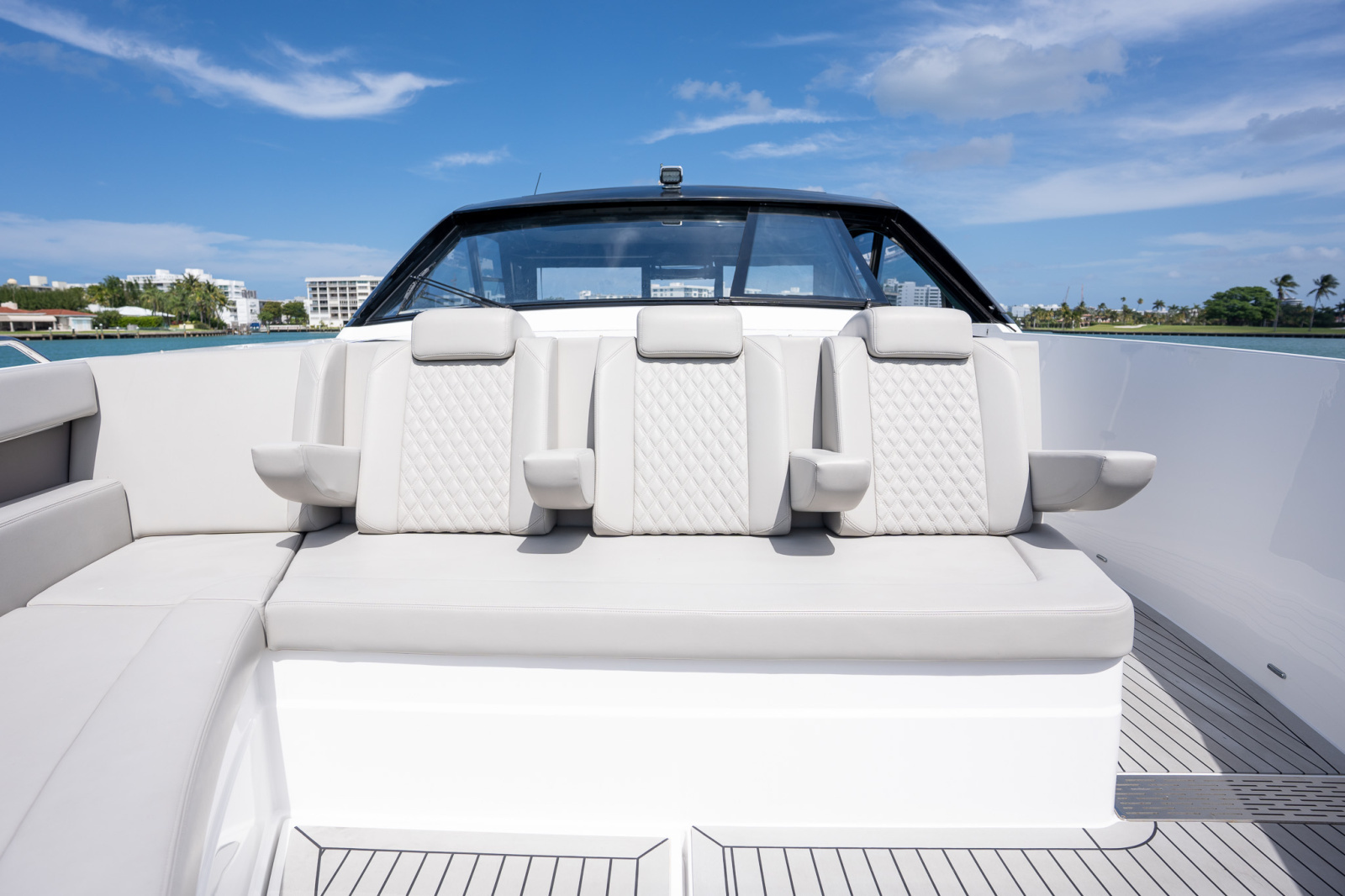 2024 Cruisers Yachts 50 GLS
