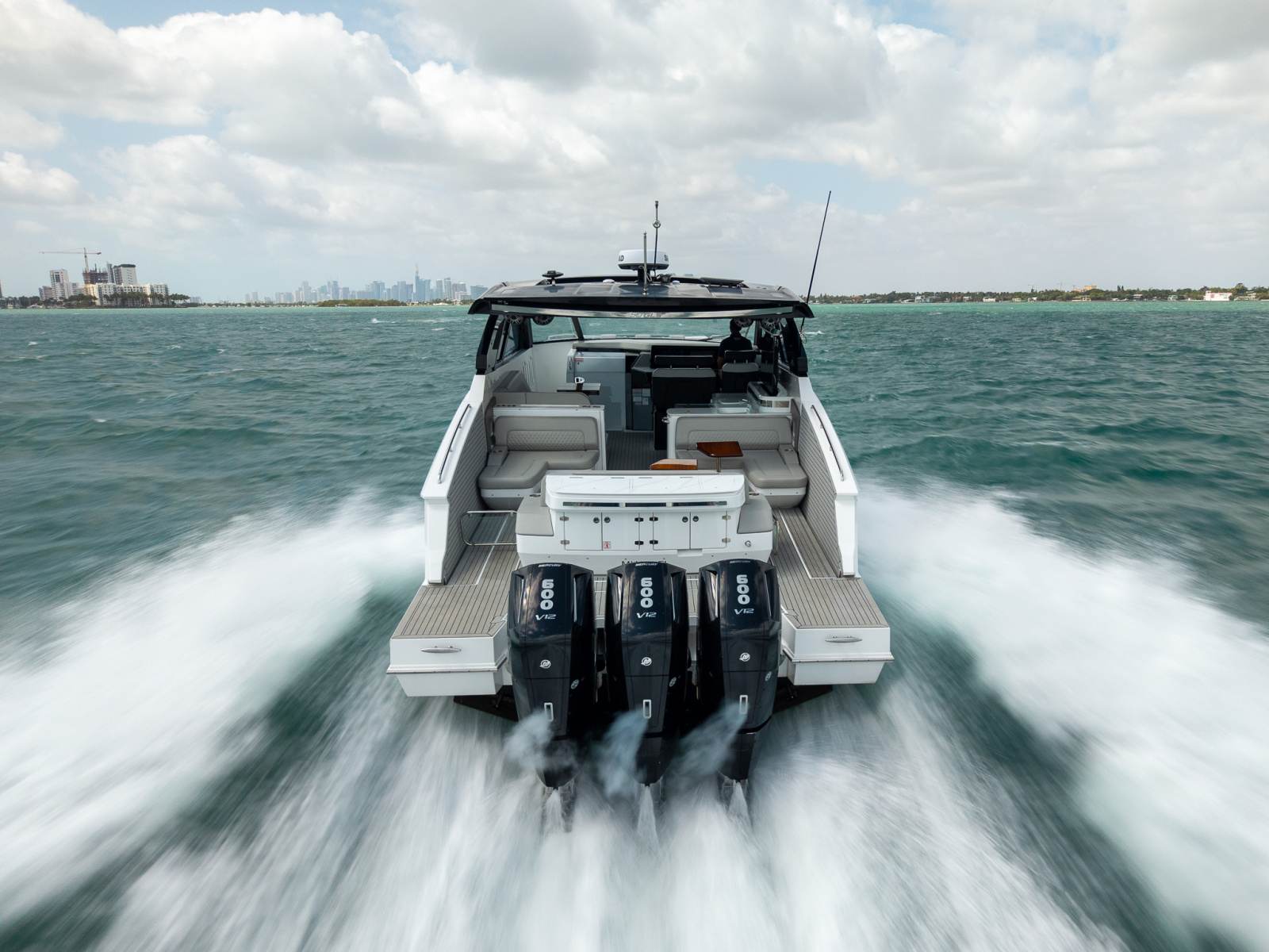 2024 Cruisers Yachts 50 GLS