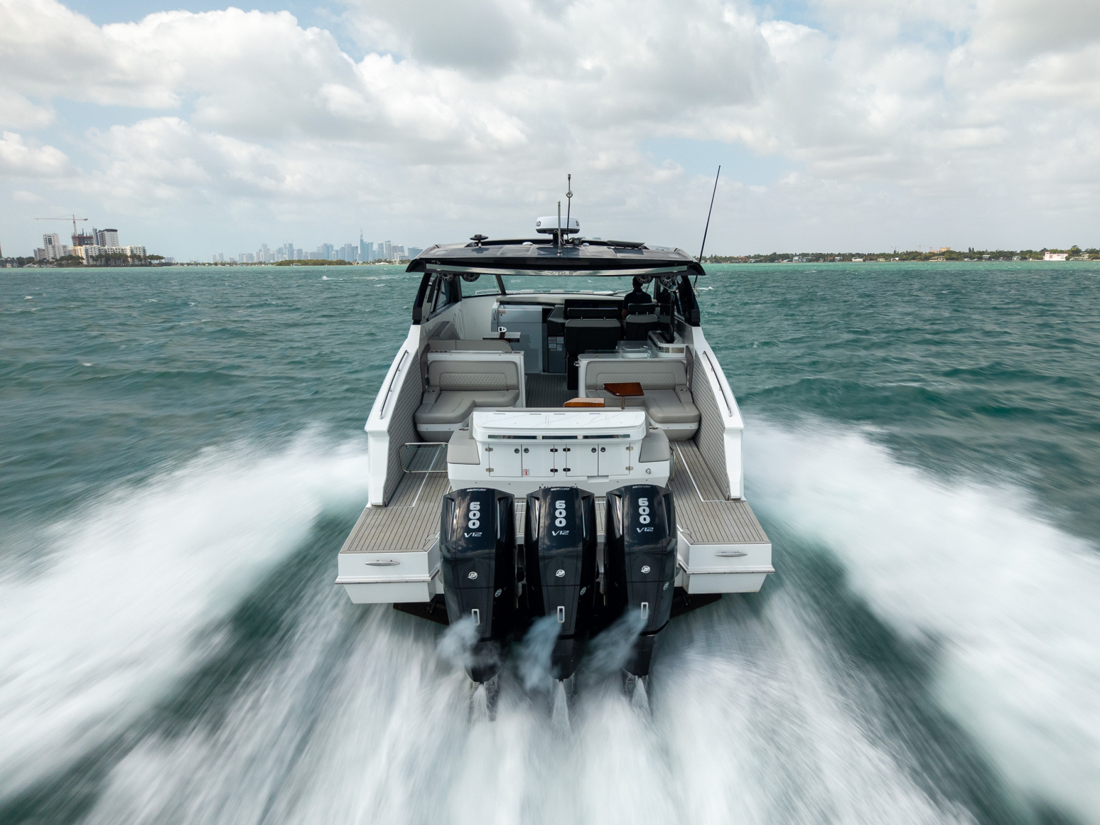 2024 Cruisers Yachts 50 GLS