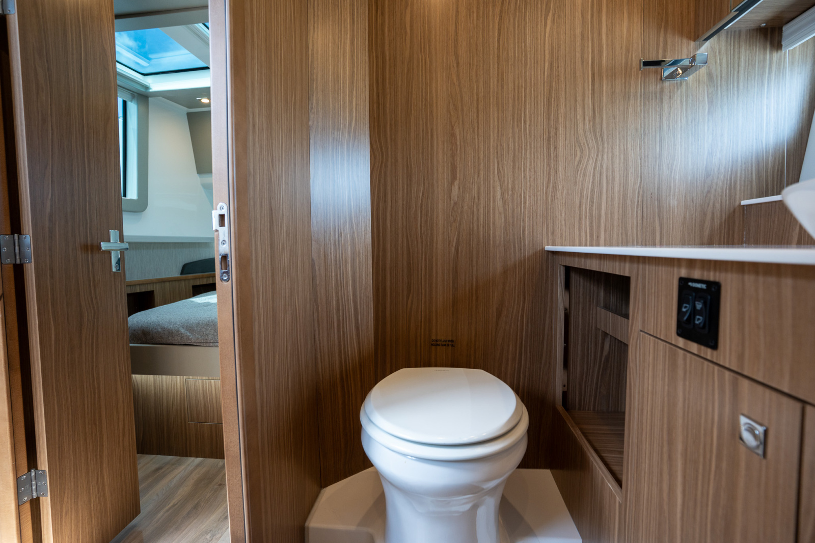 2024 Cruisers Yachts 50 GLS