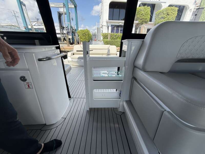 50ft Cruisers Yachts Yacht For Sale