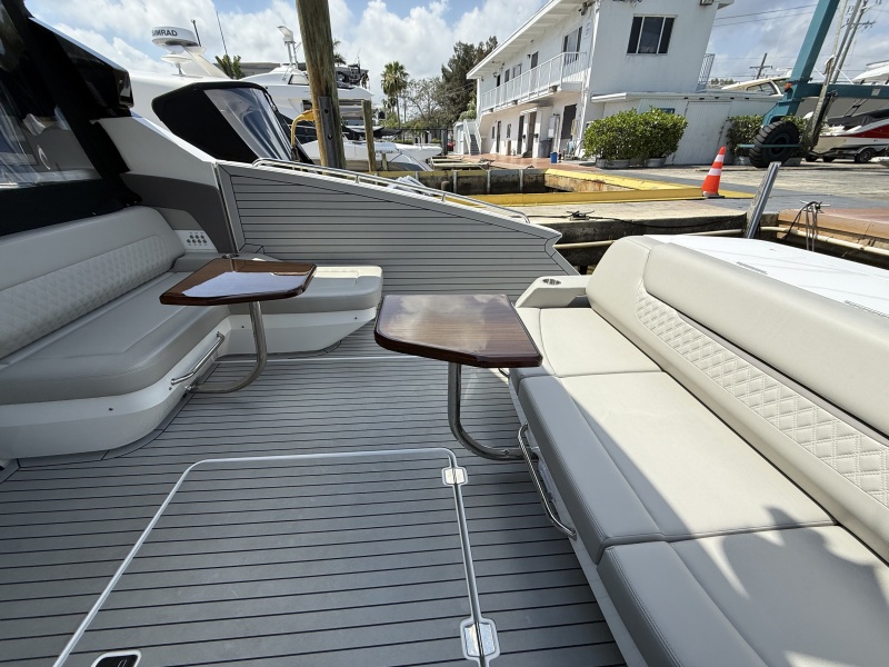 50' 2024 Cruisers Yachts 50 GLS Outboard