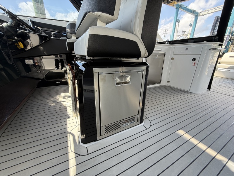 50' 2024 Cruisers Yachts 50 GLS Outboard