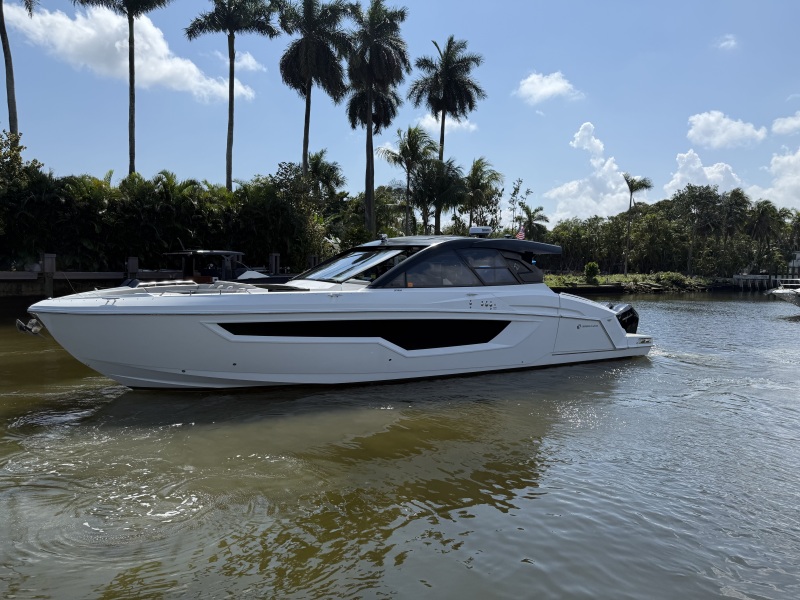 50' 2024 Cruisers Yachts 50 GLS Outboard